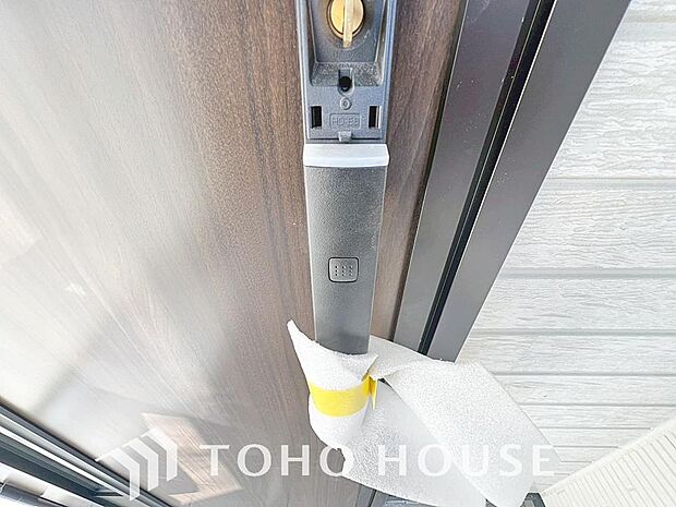 防犯対策への意識が高まっている最近では、補助錠として鍵穴のない電子錠を選ぶ方も増えています。