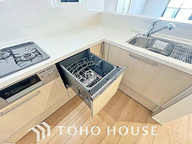 高温水や高圧水流を使う事で効率よく食器洗浄できます。殺菌効果も高いので哺乳瓶等を洗う際にも便利です。