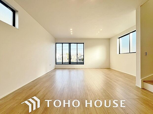 作り手の「気持ちの良いリビングでお過ごししていただきたい」という思いを感じさせます。