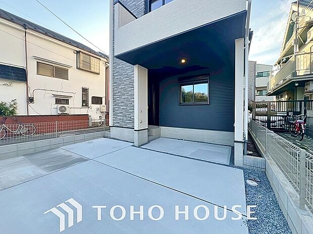 ゆったりとした駐車スペースを確保いたしましたので、大きめのお車でも駐車可能です。