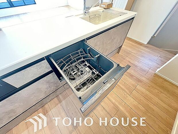 高温水や高圧水流を使う事で効率よく食器洗浄できます。殺菌効果も高いので哺乳瓶等を洗う際にも便利です。