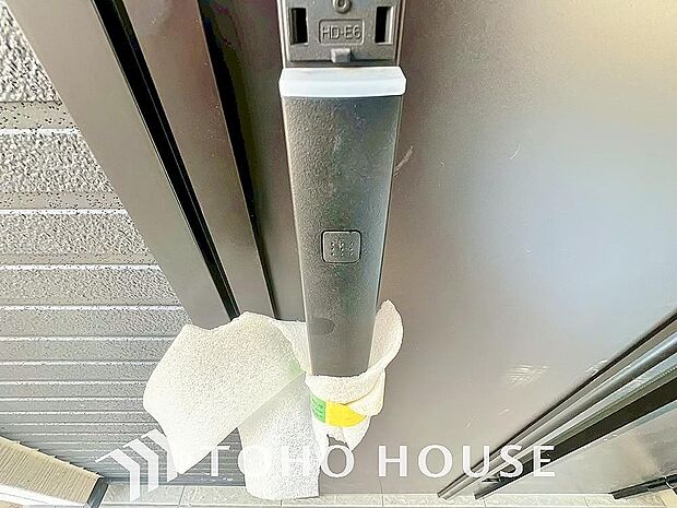 ICチップを用いたカードキー等で玄関扉の施錠&解錠が出来る設備。最近は鍵穴の無いドアも増えてます。