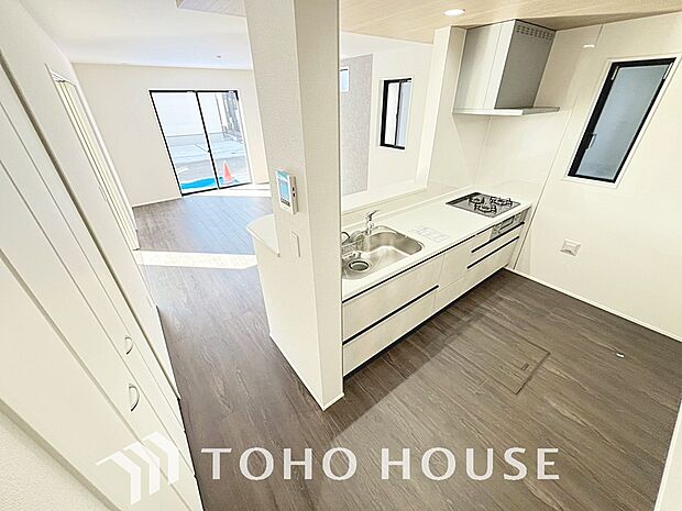 造りこんだ空間演出の妙が生み出す光と質のハーモニーはこの住宅のクオリティの良さを実感させてくれます。