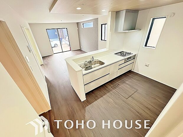 造りこんだ空間演出の妙が生み出す光と質のハーモニーはこの住宅のクオリティの良さを実感させてくれます。