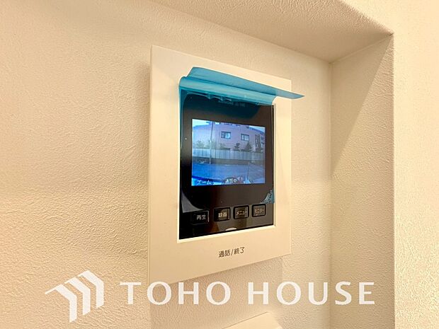 「見える安心」をカタチにしました。誰が来てもわかる様にモニター付きインターホンを設置。家事導線を考慮した個所に設置し、防犯性と利便性に優れ快適と安らぎを合わせた優しい設計。