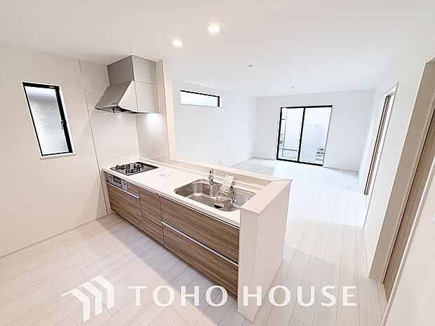 広々キッチンを採用。みんなで作った料理を召し上がりながらの会話は、どのような物になるのでしょうか。