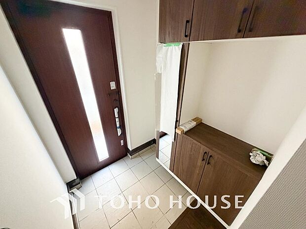 広々とした玄関スペースは何かと重宝します。ベビーカーも楽々置けるゆったりスペースが魅力です。