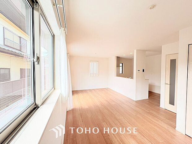 作り手の「気持ちの良いリビングでお過ごししていただきたい」という思いを感じさせます。