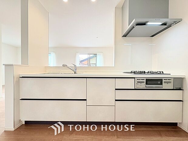 広々キッチンを採用。みんなで作った料理を召し上がりながらの会話は、どのような物になるのでしょうか。