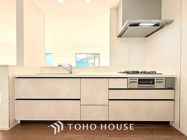 広々キッチンを採用。みんなで作った料理を召し上がりながらの会話は、どのような物になるのでしょうか。