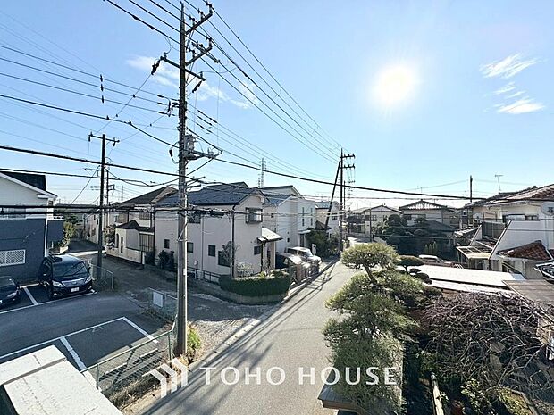 その豊かな眺望にふさわしい空間には、通風・採光にも優れ、心地よい光と風があふれています。