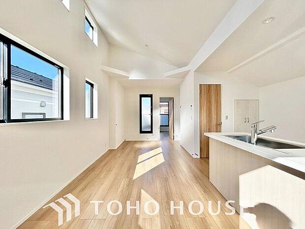 造りこんだ空間演出の妙が生み出す光と質のハーモニーはこの住宅のクオリティの良さを実感させてくれます。