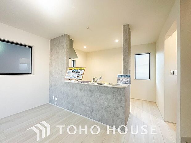 家は、ただ生活する場ではなく、笑顔の毎日、安らぎの日々のために、暮らしを愉しく、快適にする場所。