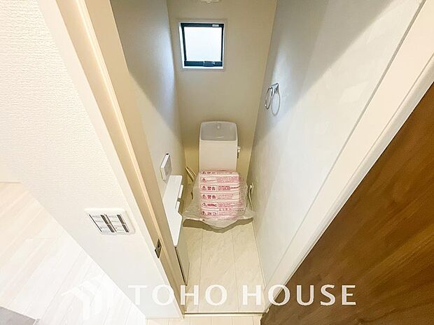 清潔な空間であって頂けますように、目に留まるだけではなく、汚れをふき取り易いフロアと壁紙をチョイス。