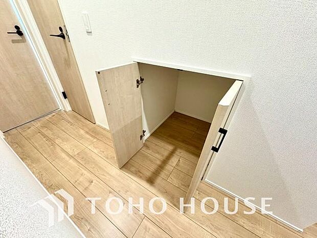 少しでも空いているスペースを収納にすることで、無駄のない空間を演出しております。