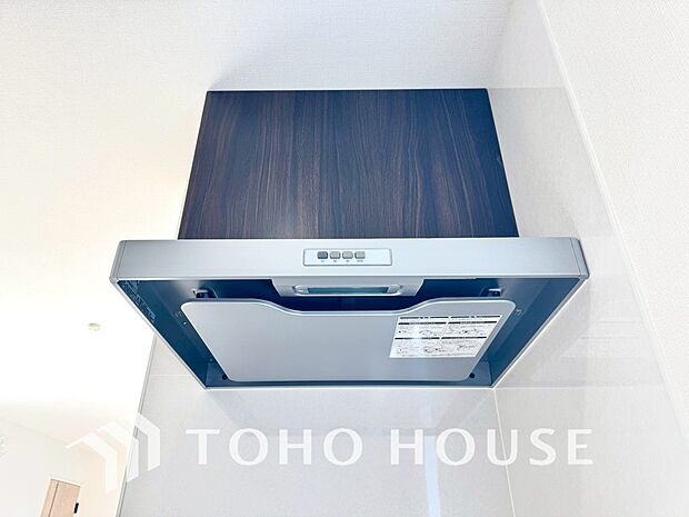 見た目すっきりのスリムタイプのレンジフード。掃除のし易さも◎です。