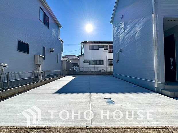 マンションとは違う敷地内駐車。ご主人様のお車のお手入れにも気合が入りますね。
