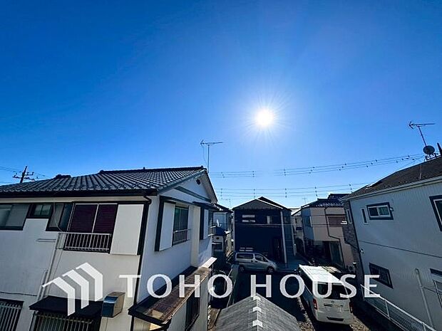 その豊かな眺望にふさわしい空間には、通風・採光にも優れ、心地よい光と風があふれています。