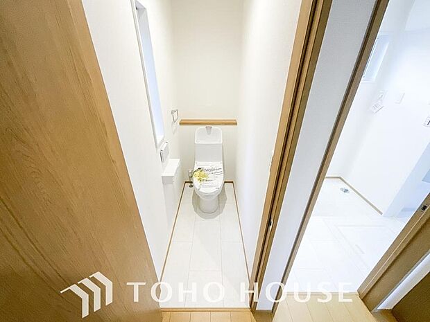 清潔な空間であって頂けますように、目に留まるだけではなく、汚れをふき取り易いフロアと壁紙をチョイス。