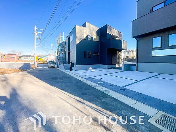 周辺環境とのコラボレーションにより明るく開放的な空間を演出しております。