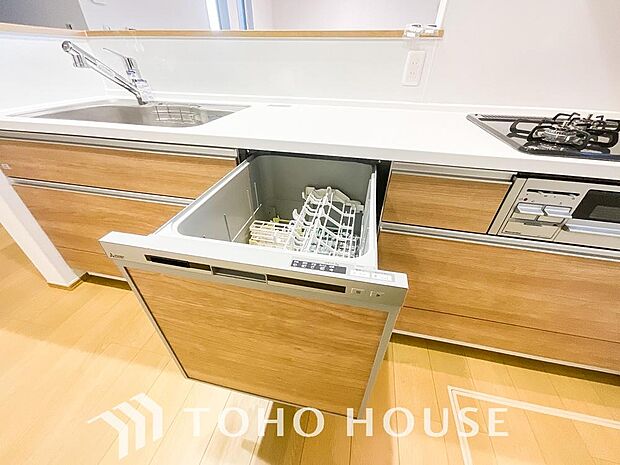 高温水や高圧水流を使う事で効率よく食器洗浄できます。殺菌効果も高いので哺乳瓶等を洗う際にも便利です。