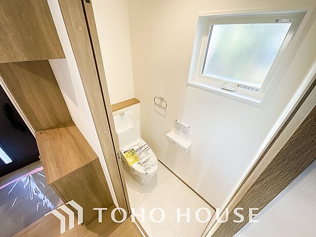 清潔な空間であって頂けますように、目に留まるだけではなく、汚れをふき取り易いフロアと壁紙をチョイス。