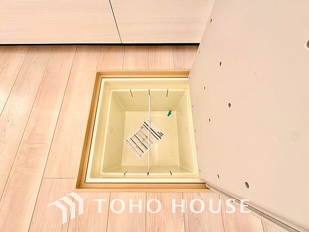 床下収納の場合は使っていない空間を有効利用するので、キッチンを狭くすることなく収納場所を増やせます。