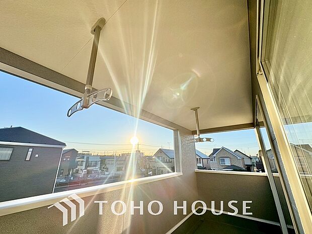 豊かな陽光に照らしだされる素敵な空間。季節を問わず華やいだ素敵な風景をお楽しみいただけます。