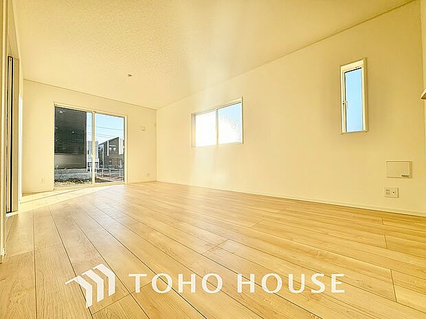 心温まるくつろぎを楽しめるリビングは、静かで落ち着いた癒しの空間となり、家族とゆったり過ごせます。