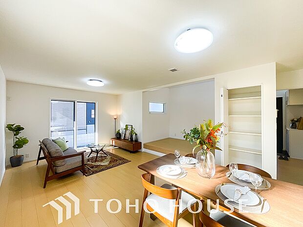 造りこんだ空間演出の妙が生み出す光と質のハーモニーはこの住宅のクオリティの良さを実感させてくれます。