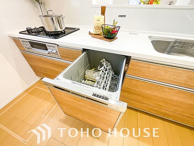 高温水や高圧水流を使う事で効率よく食器洗浄できます。殺菌効果も高いので哺乳瓶等を洗う際にも便利です。