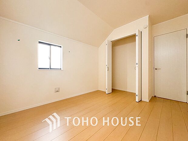 お子様の心と身体を見守る子供部屋として、小さな自立心を育むお部屋作りを見越してご覧下さい。