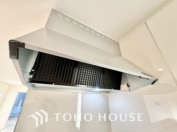 最新のレンジフードは静音性や省エネ性能が向上しデザインもスタイリッシュ。効率的な換気で料理を快適に。