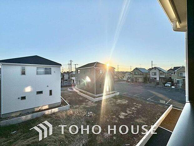 豊かな陽光に照らしだされる素敵な空間。季節を問わず華やいだ素敵な風景をお楽しみいただけます。
