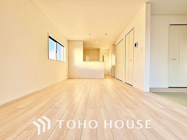 心温まるくつろぎを楽しめるリビングは、静かで落ち着いた癒しの空間となり、家族とゆったり過ごせます。