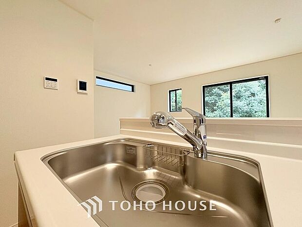 クリアな水が毎日使え、見た目にもスマートな浄水器一体型。お米を炊いたりする際には浄水機能をつかうこともできて、人気の商品です。