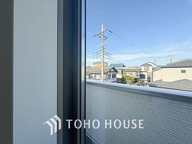 複層ガラスは結露を抑えたり、遮音にも効果を発揮します。