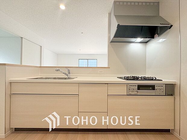 広々キッチンを採用。みんなで作った料理を召し上がりながらの会話は、どのような物になるのでしょうか。