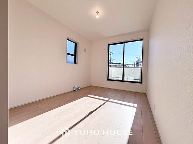 白を基調とした室内は、明るい住空間を造り出すだけでなく、清潔感をもたらしてくれます。