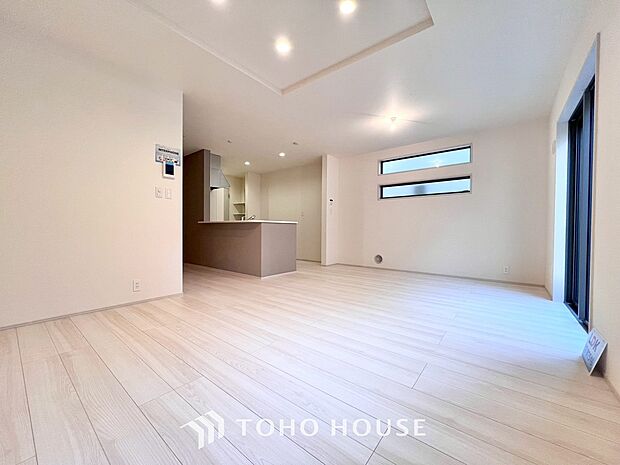 忙しい朝でも、しっかり家族が揃って食事をして頂けるゆとりある大きさのダイニングスペース。