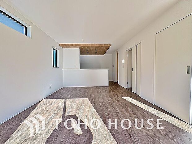 造りこんだ空間演出の妙が生み出す光と質のハーモニーはこの住宅のクオリティの良さを実感させてくれます。