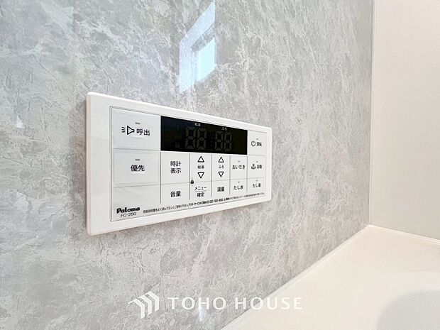 スイッチ1つで一定量の湯を浴槽に張ったり、保温や追い焚きをすることができる機能は何かと便利。