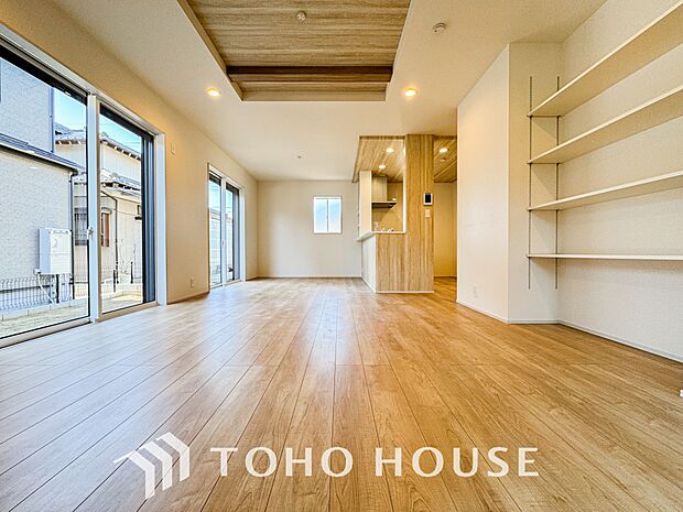 光と風があふれる開放的なリビングダイニングには自然と家族みんなが集まってきます。