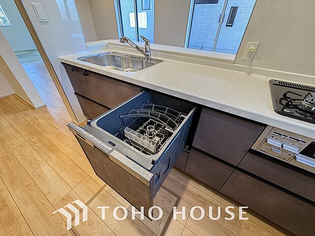 食洗機は家事の時間を短くできることがメリット。ビルトインタイプはキッチンをすっきりとみせてくれます。