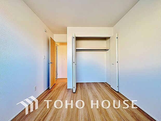 お子様の心と身体を見守る子供部屋として、小さな自立心を育むお部屋作りを見越してご覧下さい。