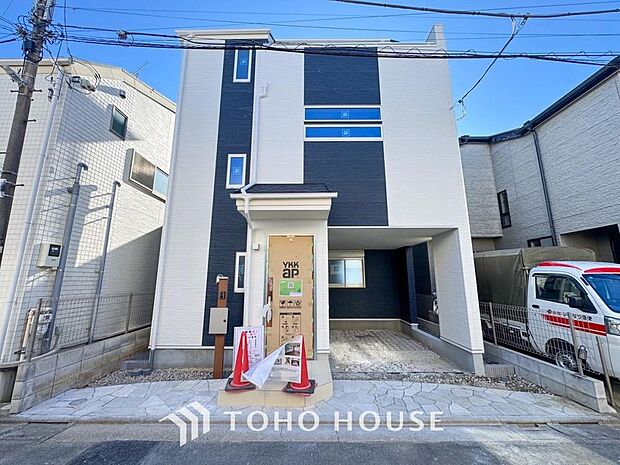 ゆったりとした駐車スペースを確保いたしましたので、大きめのお車でも駐車可能です。