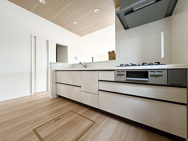 広々としたキッチンスペースで作業ができると、お料理の腕も日に日に上がりそうな気がしてきます。