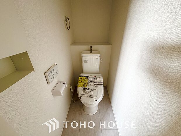 快適な温水洗浄便座付。手洗い一体型のトイレはスペースの節約ができ、ゆったりとした空間が確保できます。