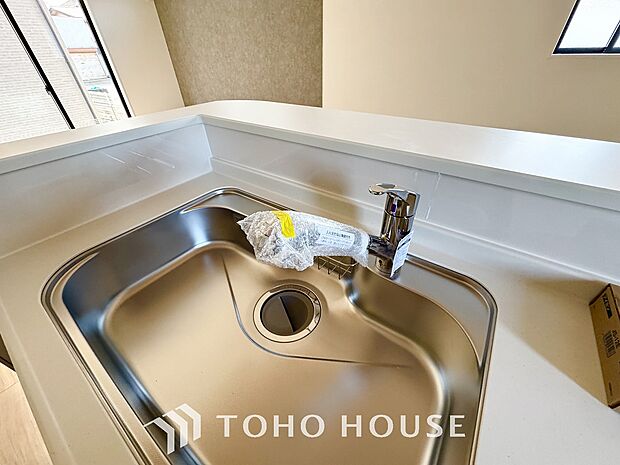 浄水器。ボタンひとつで浄水と原水に切り替えられる浄水器一体型水栓を使用。