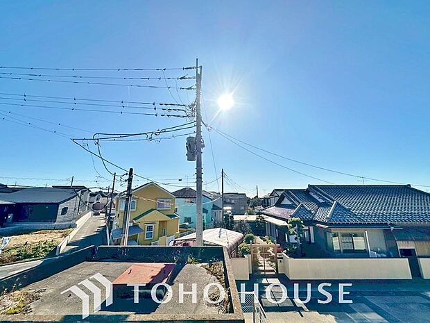 豊かな陽光に照らしだされる素敵な空間。季節を問わず華やいだ素敵な風景をお楽しみいただけます。